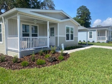 St. Johns River Home For Sale in Satsuma Florida