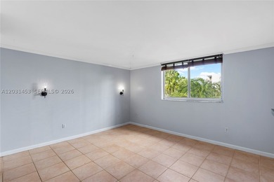 A South Beach condo that checks all the boxes. This 700 sq ft, 1 - photo 11