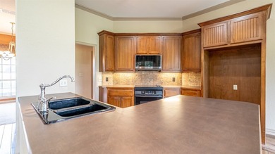 Beautifully maintained brick home with cut stone accents. Easy - photo 12