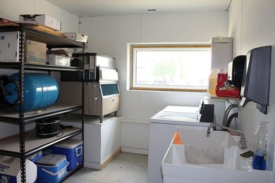 Versatile 50' x 80' heated and air-conditioned commercial shop - photo 17