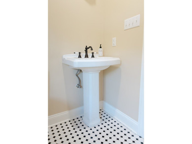 Come and visit 1 Jefferson Street in Onancock, Va. 10% reduction - photo 21
