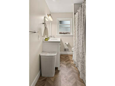 Welcome to 20 Flamingo Dr in Gates, fully renovated ranch-style - photo 24