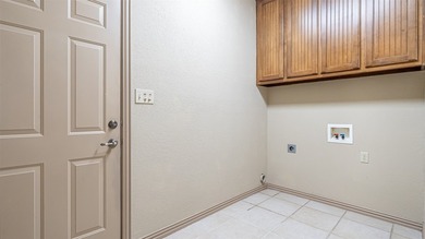 Beautifully maintained brick home with cut stone accents. Easy - photo 27