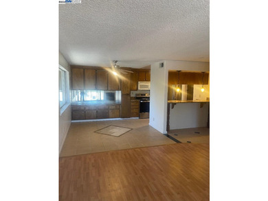 Top floor unit with views of the hills..Prime downtown - photo 2