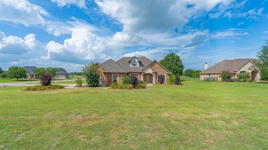 Beautifully maintained brick home with cut stone accents. Easy - photo 33