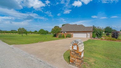 Beautifully maintained brick home with cut stone accents. Easy - photo 34