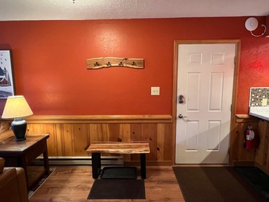 Elegantly remodeled Snow Fire unit with great location and - photo 2
