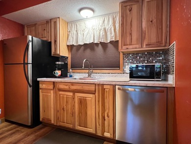 Elegantly remodeled Snow Fire unit with great location and - photo 4