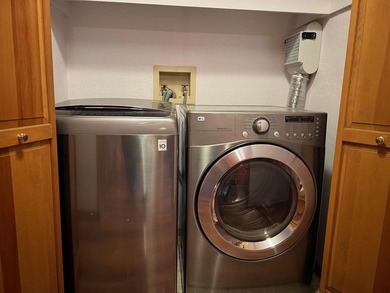 Elegantly remodeled Snow Fire unit with great location and - photo 6
