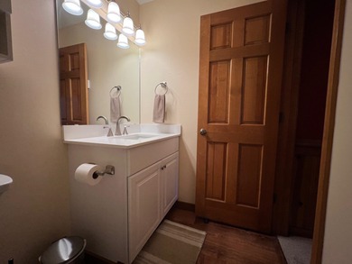 Elegantly remodeled Snow Fire unit with great location and - photo 9