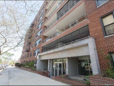 Sponsor unit. No board approval needed. Spacious well-maintained - photo 1