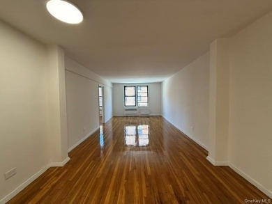 Sponsor unit. No board approval needed. Spacious well-maintained - photo 2