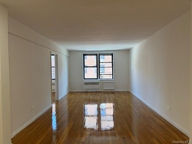 Sponsor unit. No board approval needed. Spacious well-maintained - photo 4
