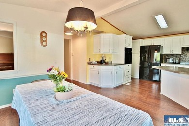 Welcome to your serene retreat in Parkwood Estates, a peaceful - photo 11