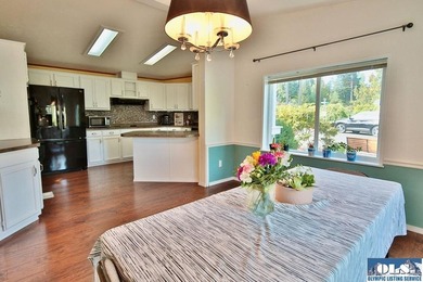 Welcome to your serene retreat in Parkwood Estates, a peaceful - photo 12