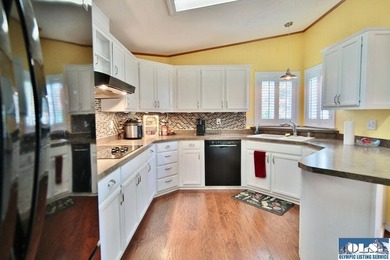 Welcome to your serene retreat in Parkwood Estates, a peaceful - photo 15