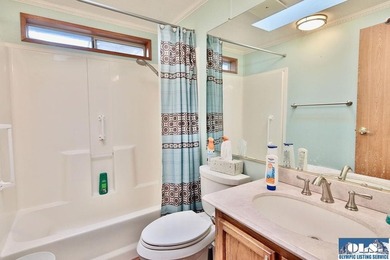 Welcome to your serene retreat in Parkwood Estates, a peaceful - photo 21