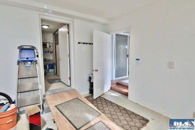 Welcome to your serene retreat in Parkwood Estates, a peaceful - photo 26