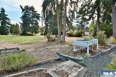 Welcome to your serene retreat in Parkwood Estates, a peaceful - photo 32