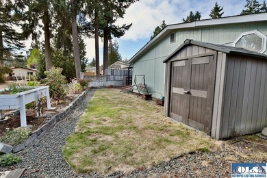 Welcome to your serene retreat in Parkwood Estates, a peaceful - photo 33