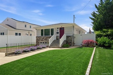 Refined comfort meets effortless Long Island living in this - photo 2
