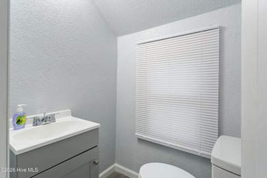 Completely renovated and move-in ready! This stunning 3-bedroom - photo 22