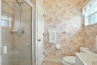 WELCOME TO A SUN-DRENCHED RETREAT IN ONE OF CAPE CORAL'S MOST - photo 33