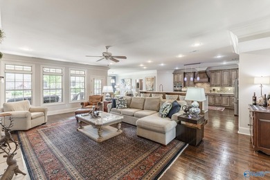 Luxury meets lifestyle in this updated Lake Forest retreat - photo 4