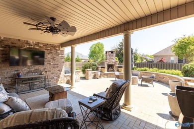 Luxury meets lifestyle in this updated Lake Forest retreat - photo 7