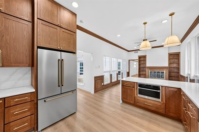 Truly one-of-a-kind, this spectacular dream home takes luxury - photo 10