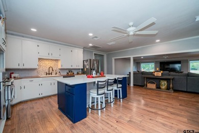 Just minutes from Lake Jacksonville, this beautifully renovated - photo 8