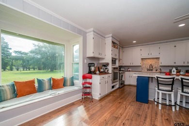 Just minutes from Lake Jacksonville, this beautifully renovated - photo 9