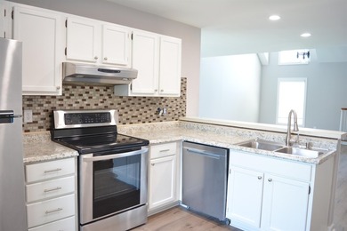 New Reduced Price! Beautifully renovated 1,754 sq ft golf course - photo 4