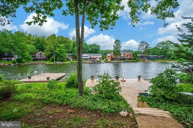 Nestled in a peaceful cove with stunning main lake views and - photo 4