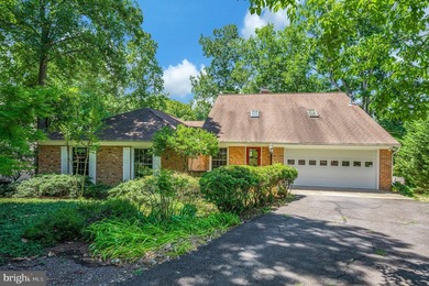 Nestled in a peaceful cove with stunning main lake views and - photo 9
