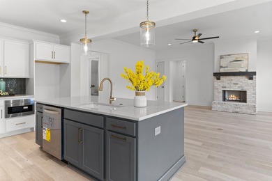 Designed for today's lifestyle, this spacious open floor plan - photo 13