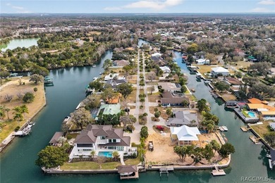 LOCATION LOCATION! A Spacious Waterfront 4 bedroom, 2 bathroom - photo 13