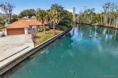 LOCATION LOCATION! A Spacious Waterfront 4 bedroom, 2 bathroom - photo 15