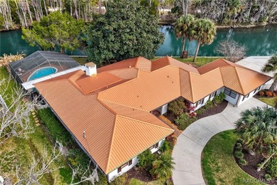 LOCATION LOCATION! A Spacious Waterfront 4 bedroom, 2 bathroom - photo 16