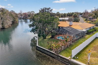LOCATION LOCATION! A Spacious Waterfront 4 bedroom, 2 bathroom - photo 17
