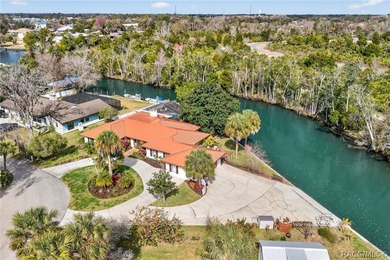 LOCATION LOCATION! A Spacious Waterfront 4 bedroom, 2 bathroom - photo 18
