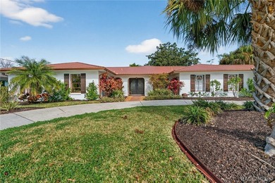 LOCATION LOCATION! A Spacious Waterfront 4 bedroom, 2 bathroom - photo 19