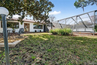LOCATION LOCATION! A Spacious Waterfront 4 bedroom, 2 bathroom - photo 26