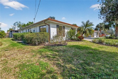 LOCATION LOCATION! A Spacious Waterfront 4 bedroom, 2 bathroom - photo 29
