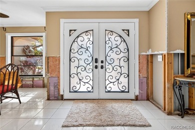 LOCATION LOCATION! A Spacious Waterfront 4 bedroom, 2 bathroom - photo 31