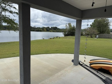 House features a large lot on approximately 30 Acre Lake, Stucco - photo 33
