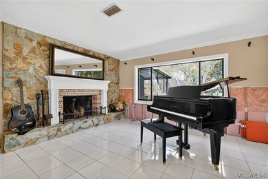 LOCATION LOCATION! A Spacious Waterfront 4 bedroom, 2 bathroom - photo 33