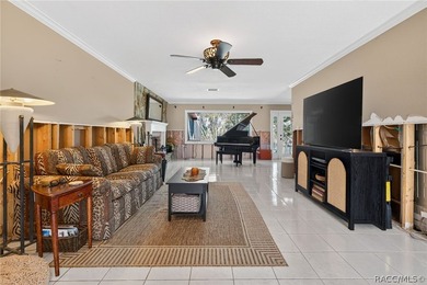 LOCATION LOCATION! A Spacious Waterfront 4 bedroom, 2 bathroom - photo 36