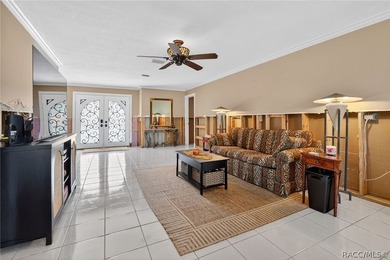 LOCATION LOCATION! A Spacious Waterfront 4 bedroom, 2 bathroom - photo 37