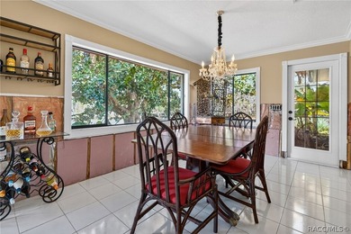 LOCATION LOCATION! A Spacious Waterfront 4 bedroom, 2 bathroom - photo 38
